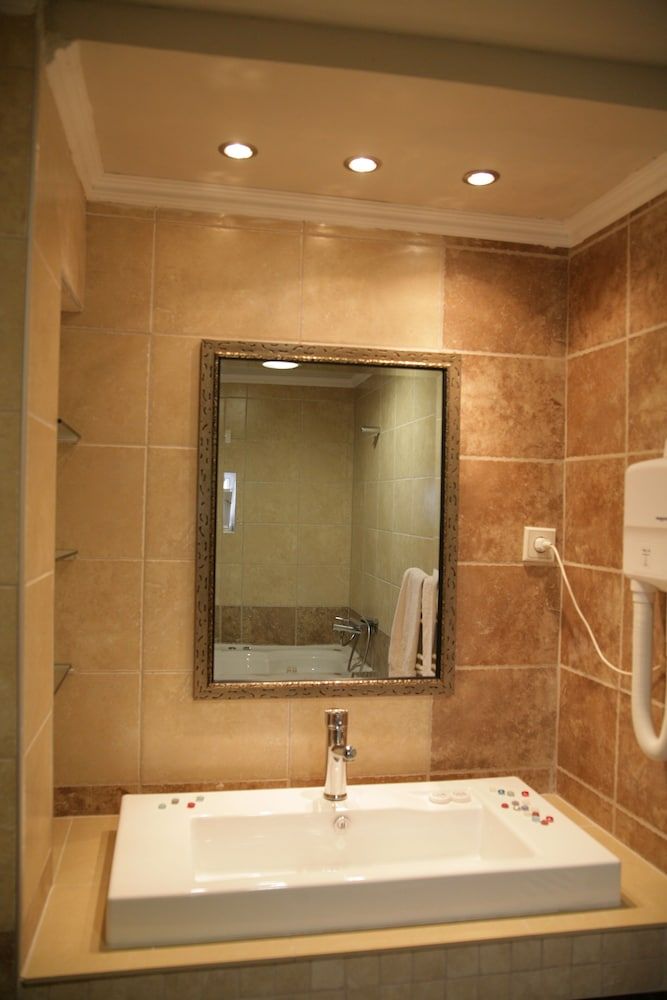 Four Seasons Hotel Superior Room 14