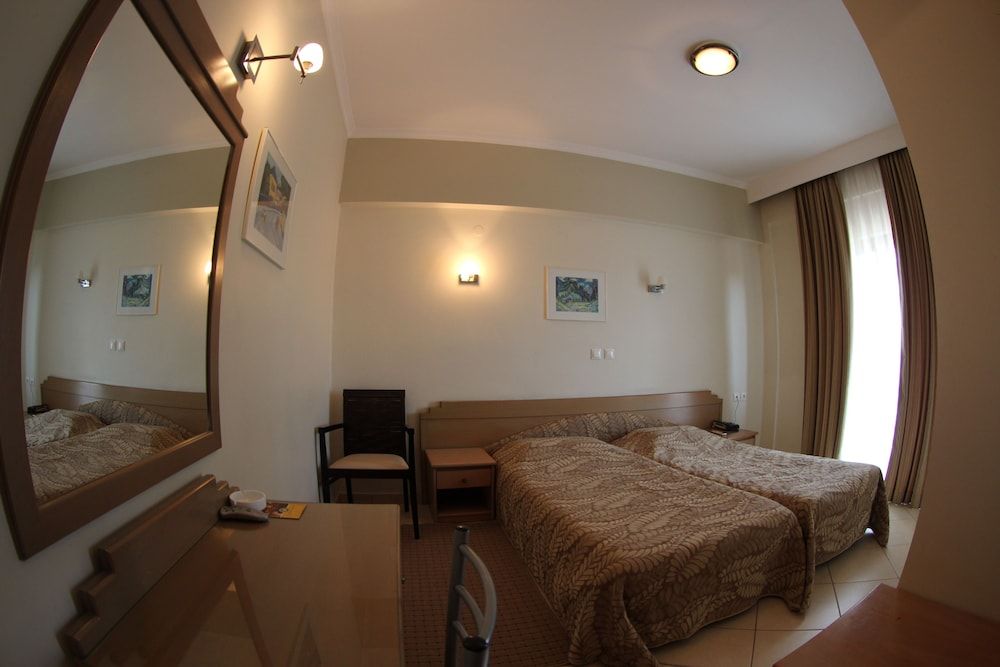 Four Seasons Hotel Standard Single Room 2