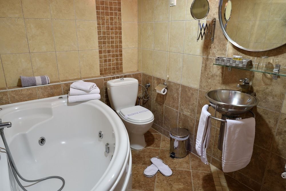 Four Seasons Hotel Superior Room 15