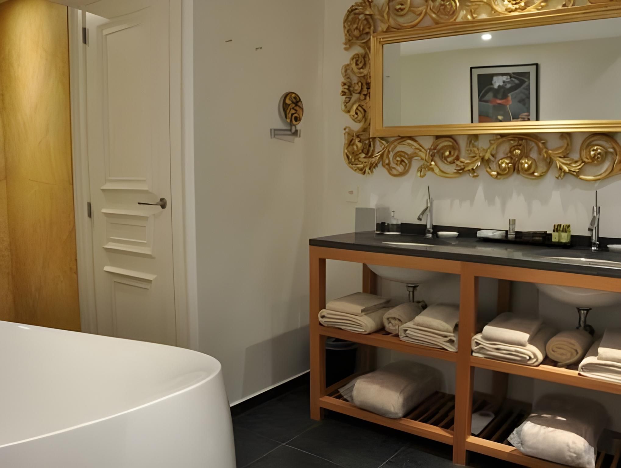 Presidential Penthouse Suite