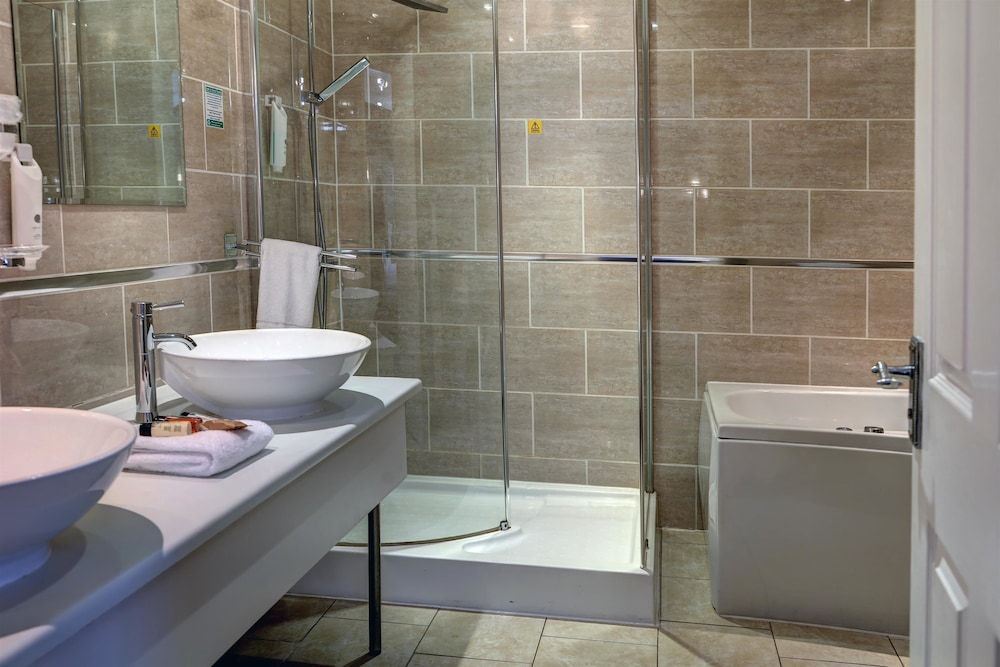 Best Western Thurrock Hotel Suite, 1 Queen Bed, Non Smoking, Jetted Tub 4