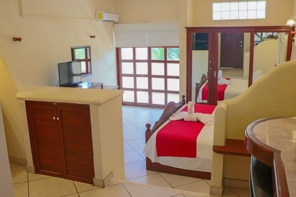 Villas Coco Resort - Adults Only Classic Suite, 1 King Bed 5