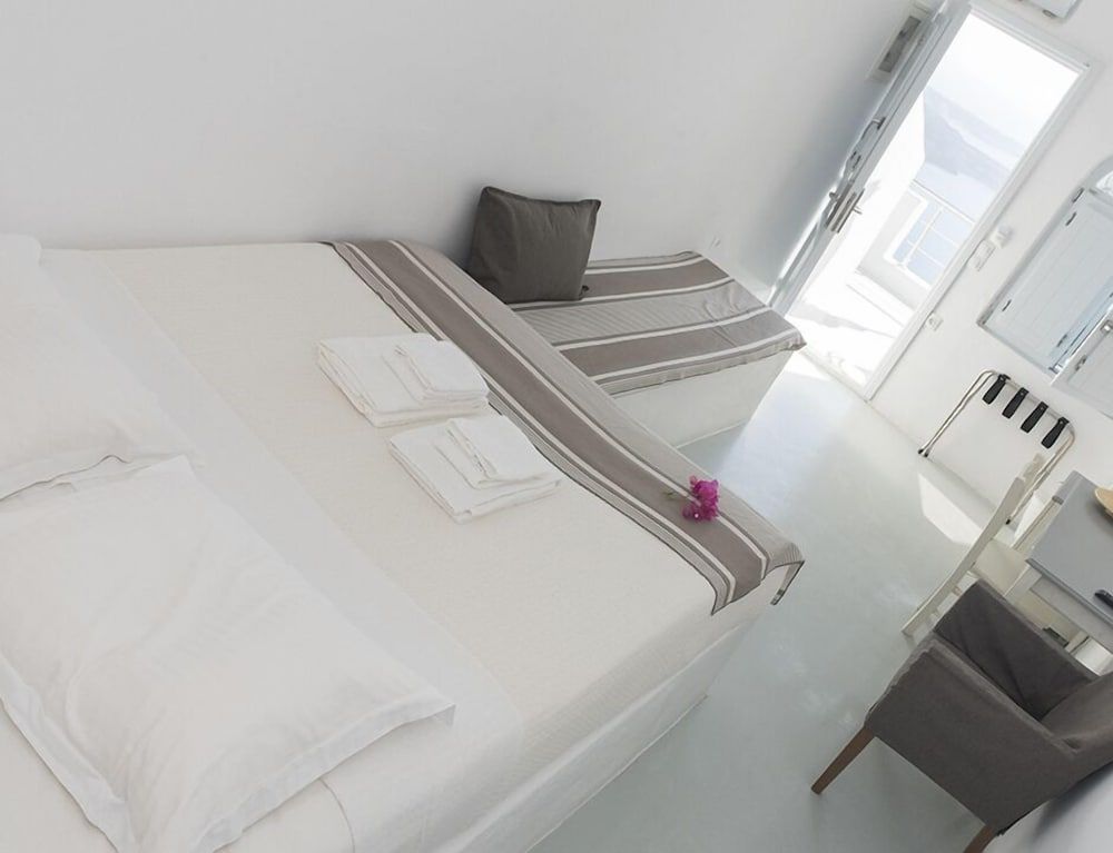 Standard Room (Caldera View)