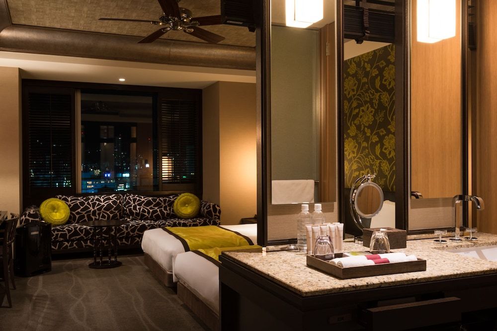 undefined Oriental Hotel 2