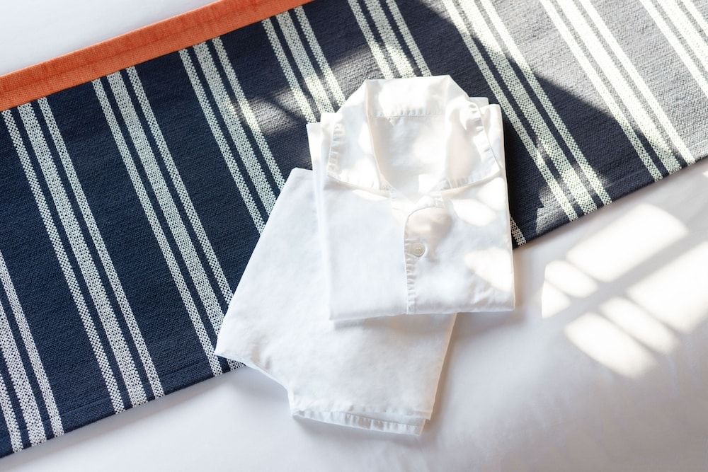 THE ORIENT Club Deluxe King, Non Smoking, Harbor Side, with Club Lounge access 3