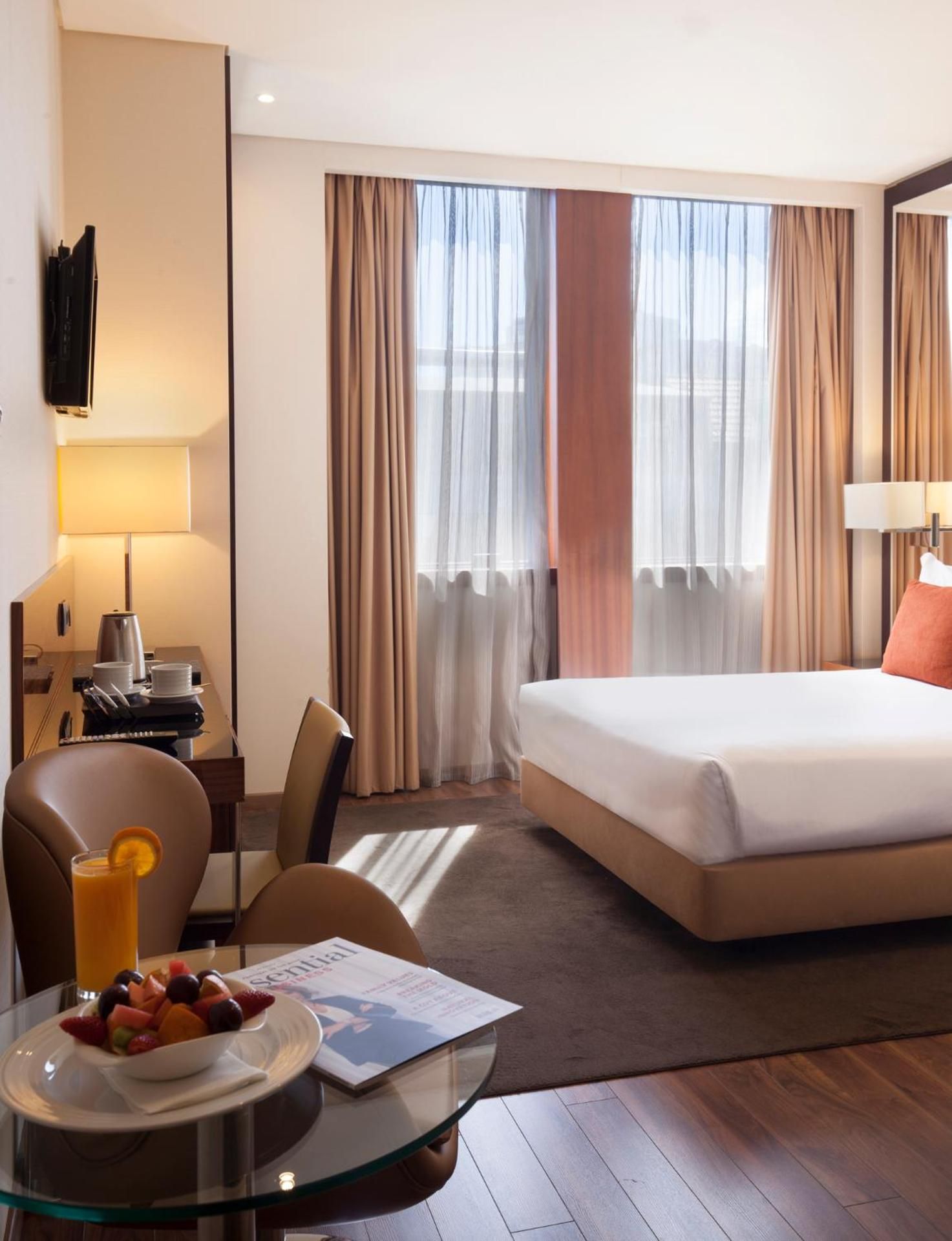 Deluxe Double Room with Avenue View