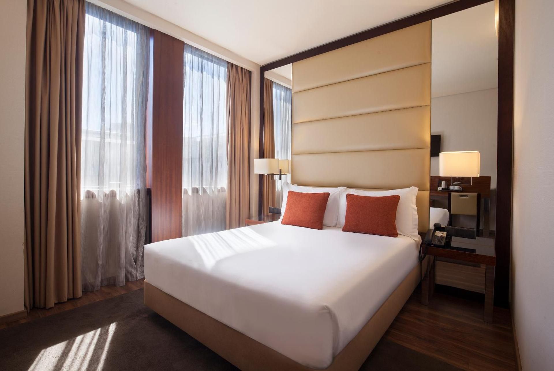 Deluxe Double Room with Avenue View