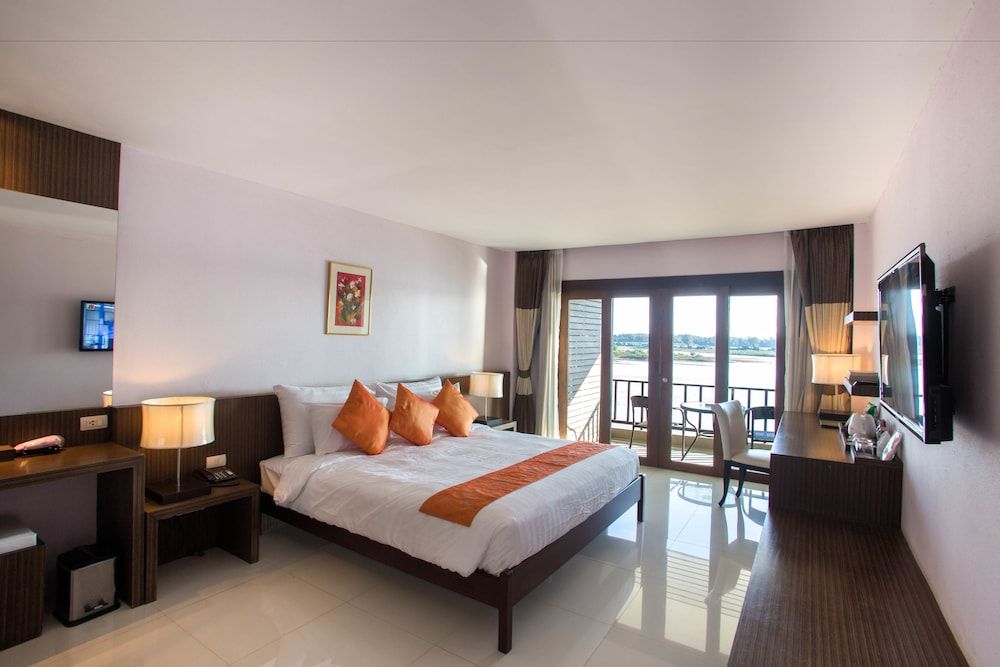 Grand Deluxe River View