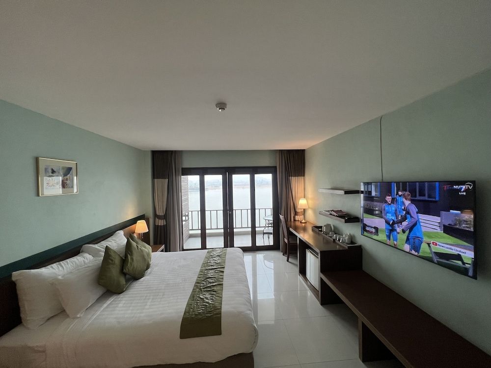 Deluxe River View Double Room