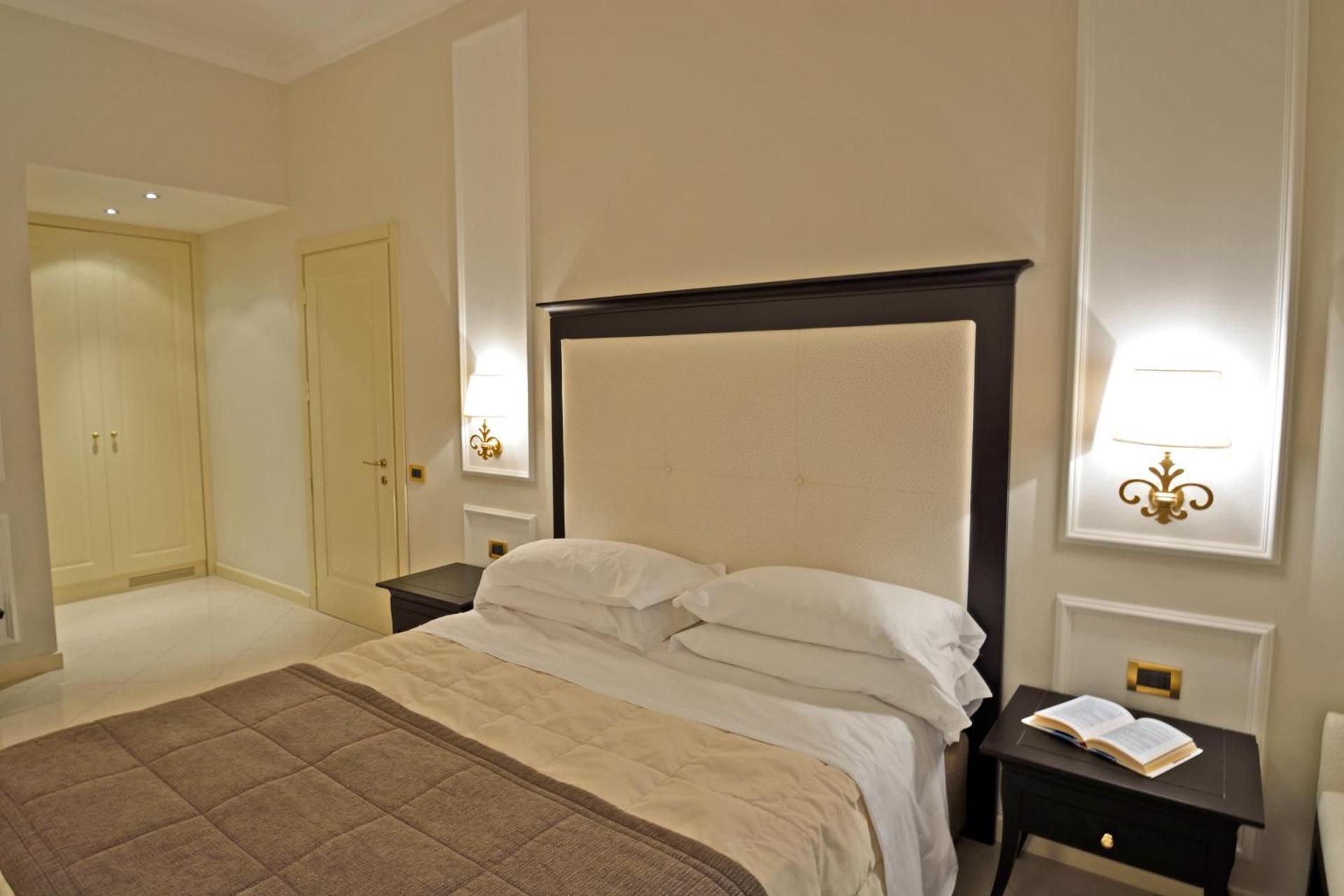 Deluxe Double or Twin Room with City View
