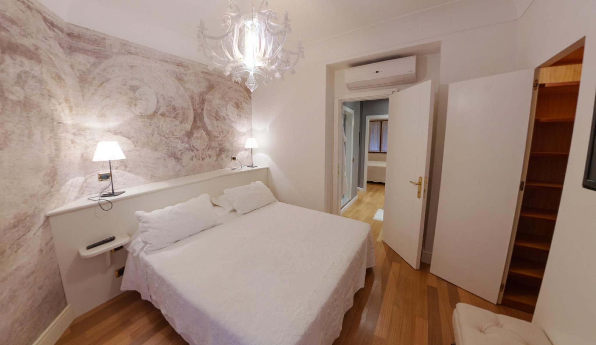 Family Room  (5 People)