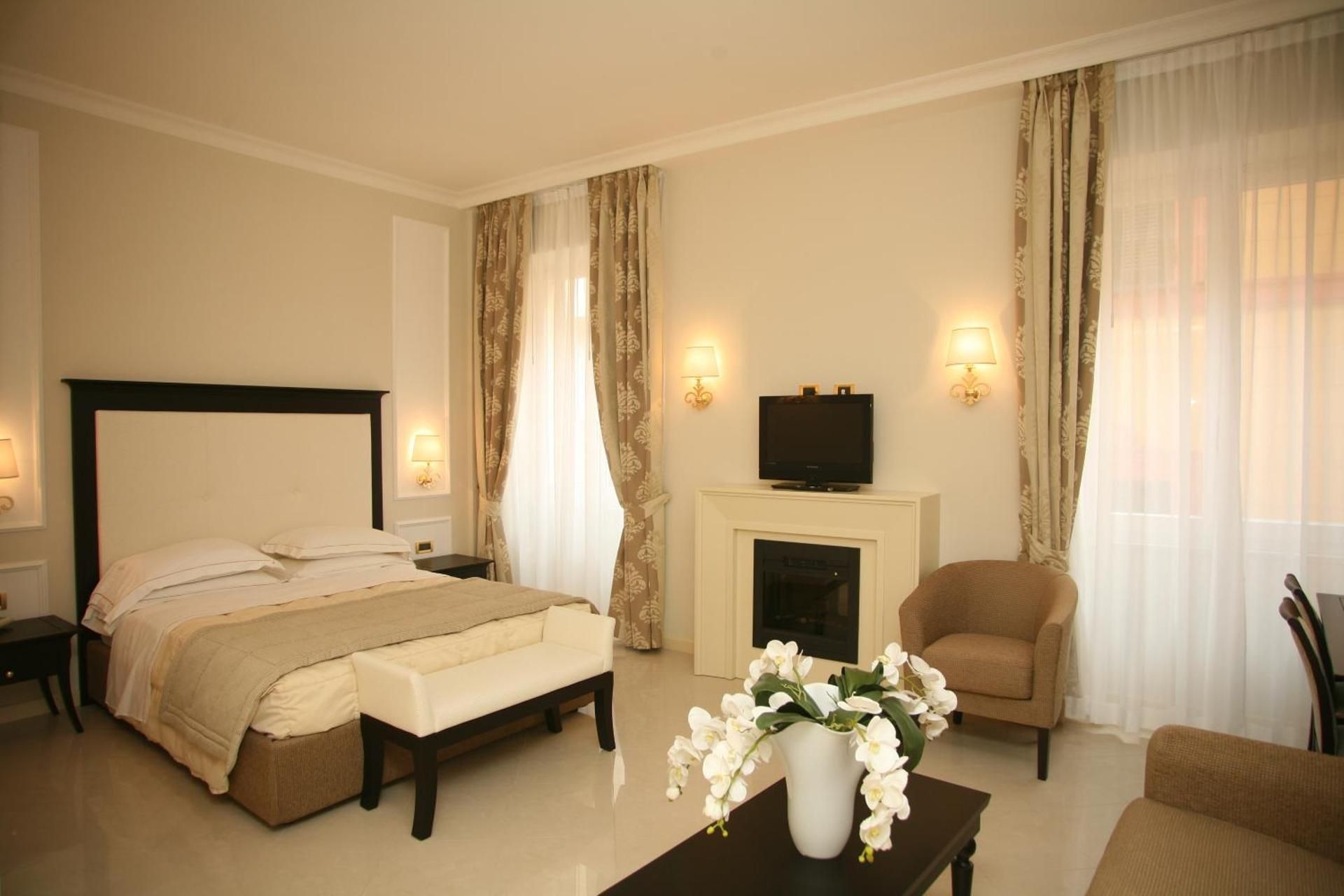 Deluxe Double or Twin Room with City View