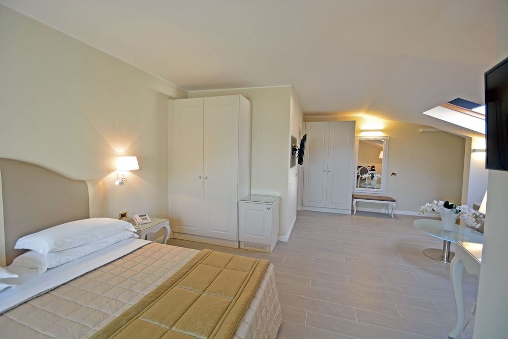 Hotel Miramare & Spa Studio (beach access included)