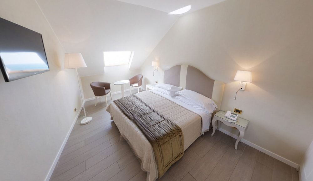 Hotel Miramare & Spa Studio (beach access included) 2