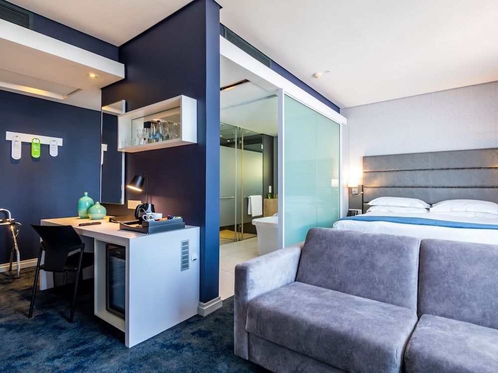 aha Gateway Hotel Junior Suite 5