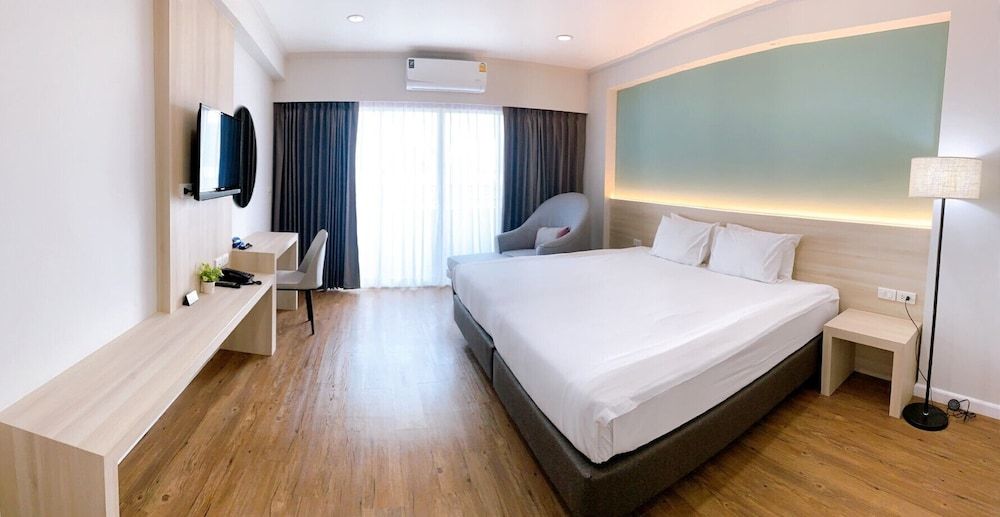 Miloft Sathorn hotel Deluxe Room, City View 5