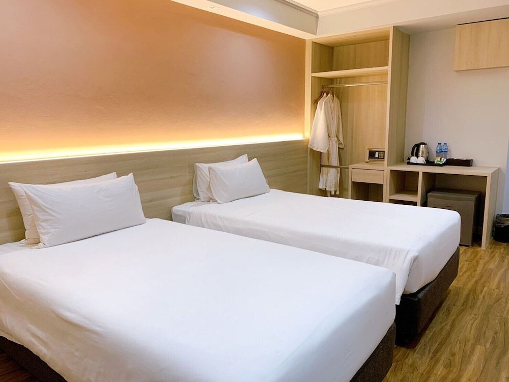 Miloft Sathorn hotel Deluxe Room, City View 4
