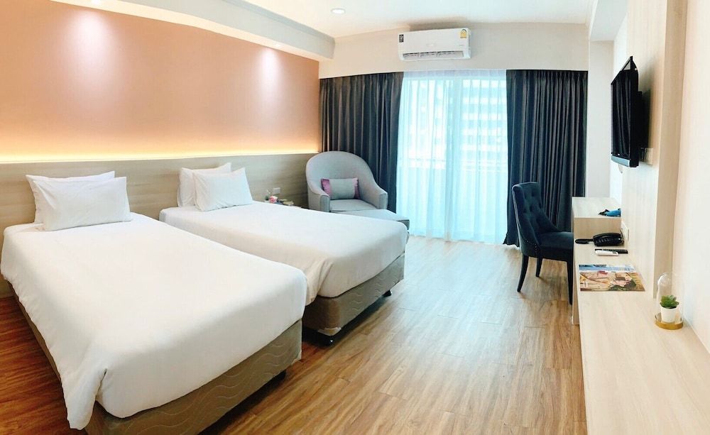 Miloft Sathorn hotel Deluxe Room, City View 2