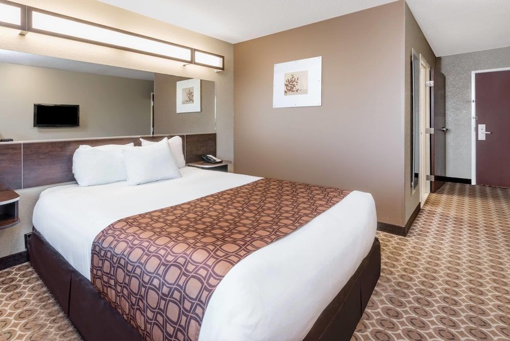 Standard Room, 1 Queen Bed