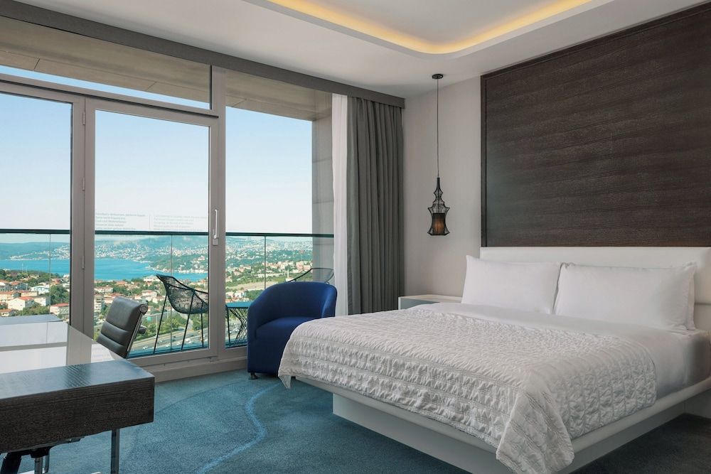 Executive Guest room, Club lounge access, 1 King, Bosphorus view, Balcony
