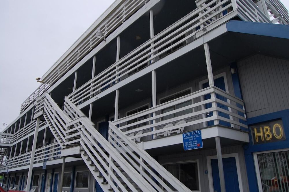 undefined Sea Breeze Inn 4