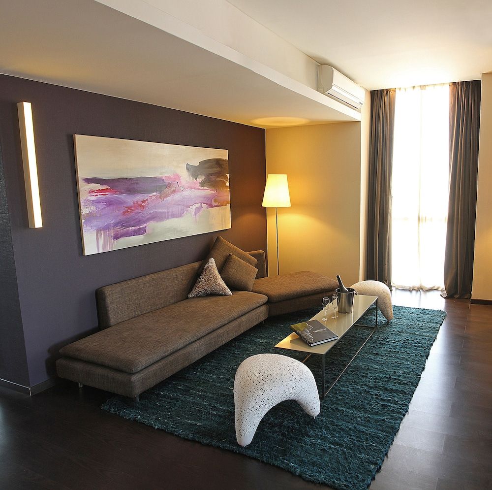 Suite, 1 King Bed (VIP)