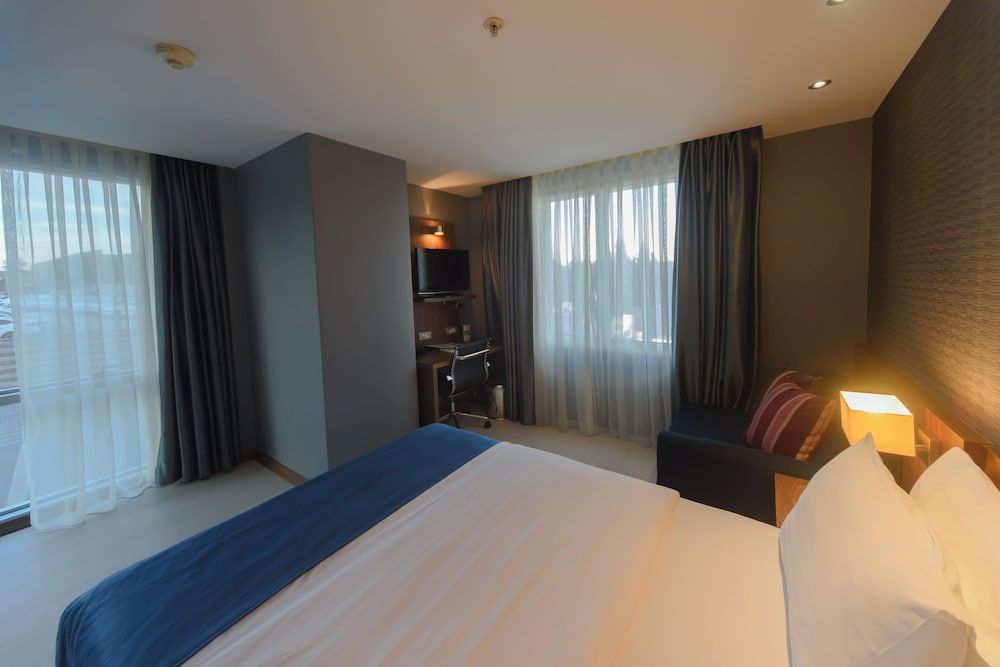 Holiday Inn Express Istanbul Altunizade by IHG Standard Room, 1 Double Bed with Sofa bed 3