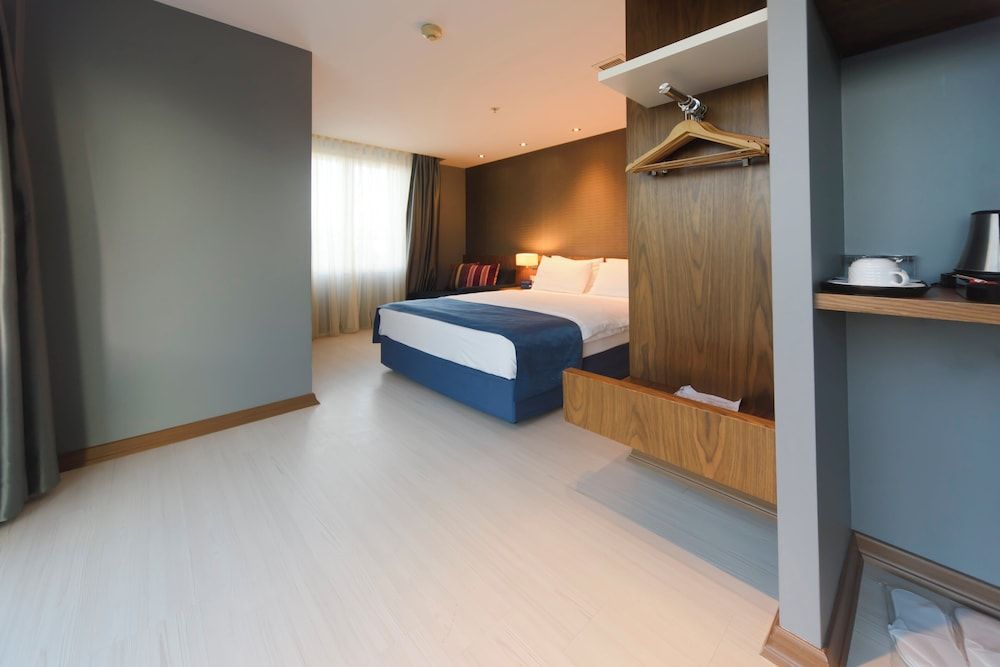 Holiday Inn Express Istanbul Altunizade by IHG Standard Room, 1 Double Bed with Sofa bed