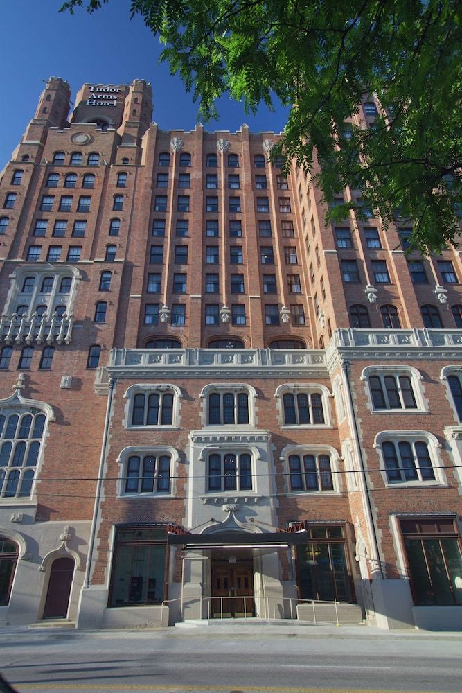 undefined The Tudor Arms Hotel Cleveland - a DoubleTree by Hilton 6