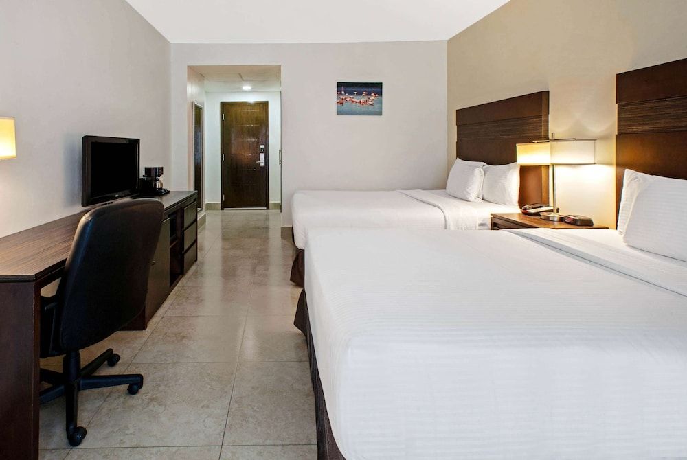 undefined Wyndham Garden Cancun Downtown 8