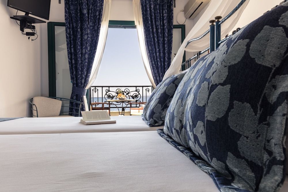 Standard Double Room, Partial Sea View