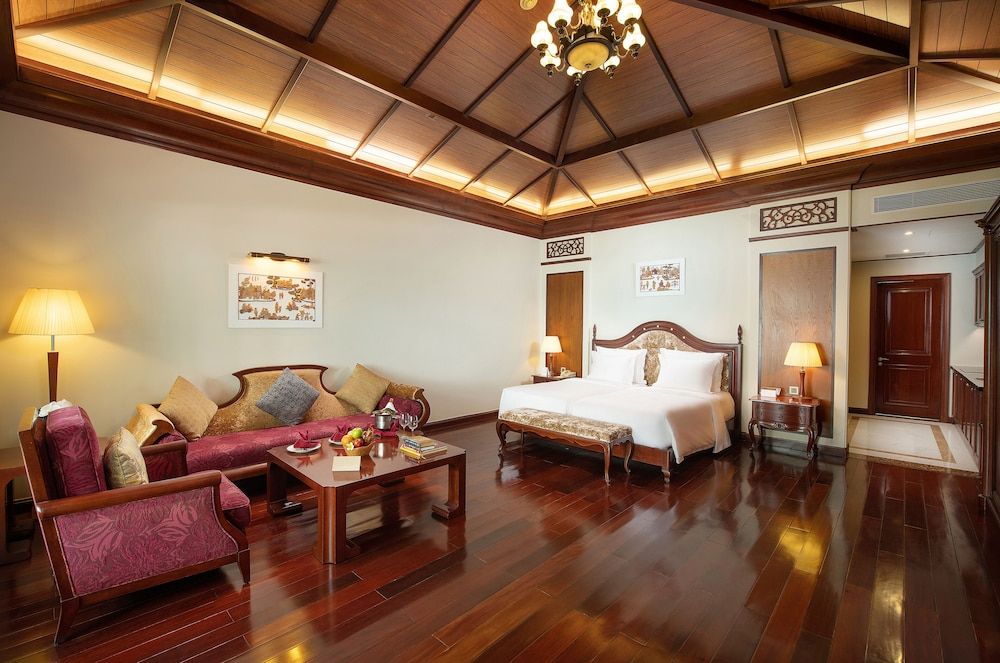 Beach Front Villa King Bed - Private Pool - VinWonders Park Access