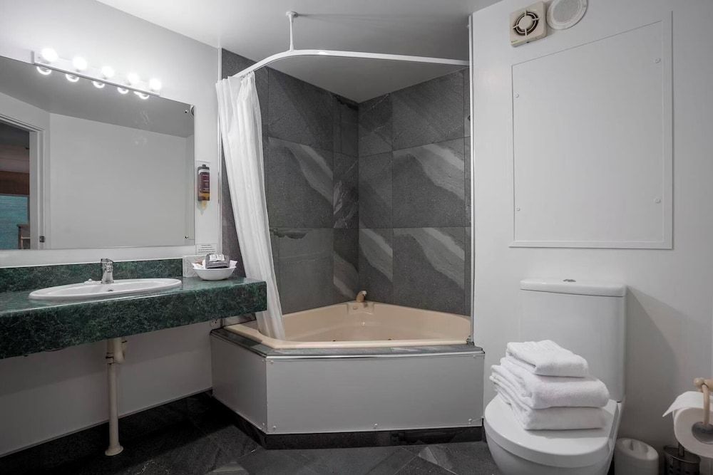 Wallaceville Motor Lodge Spa Studio 3