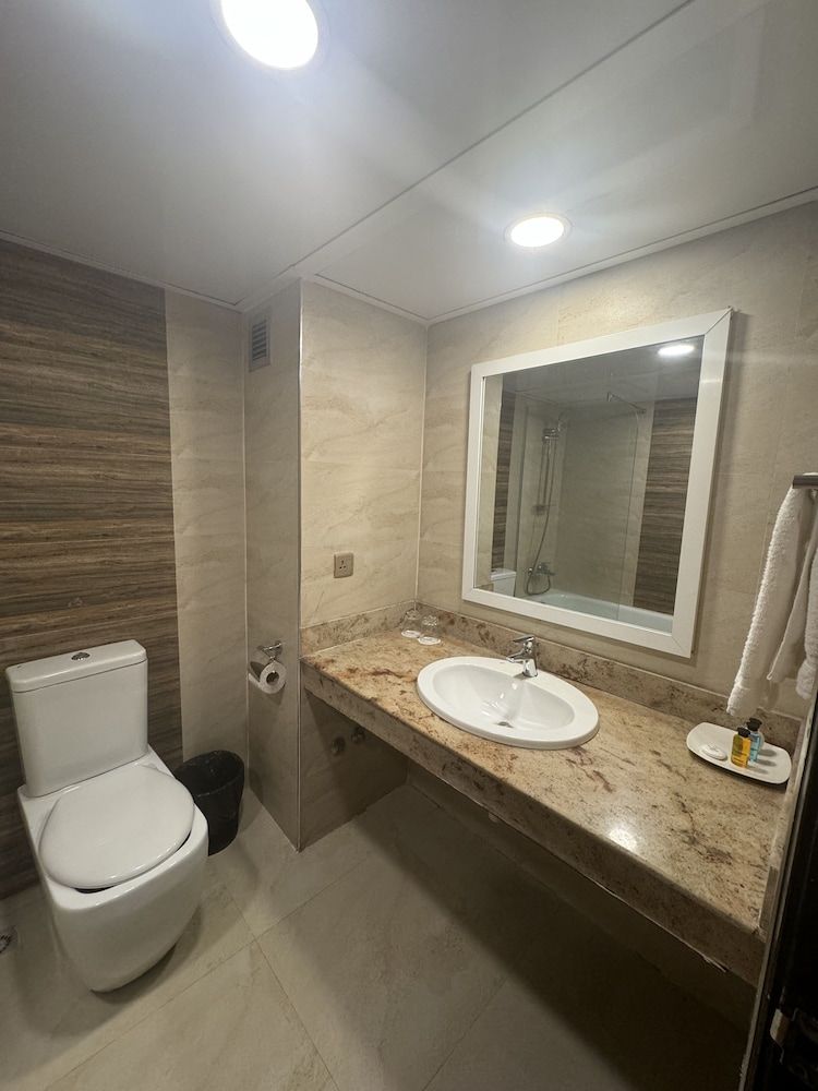 Presidential Hotel Deluxe Room 3