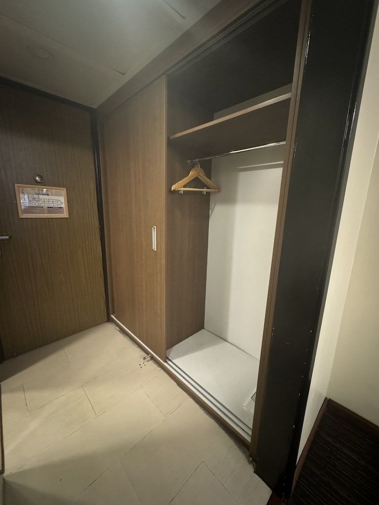 Presidential Hotel Deluxe Room 4