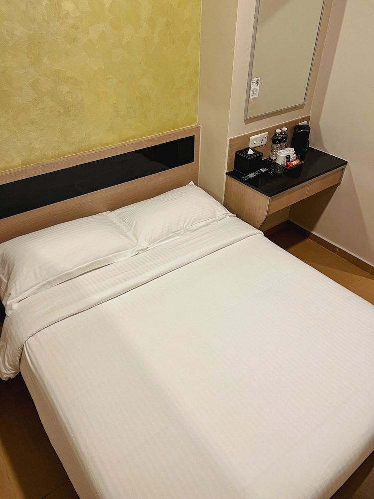 Fragrance Hotel - Ocean View Standard Double or Twin Room, No Windows 8