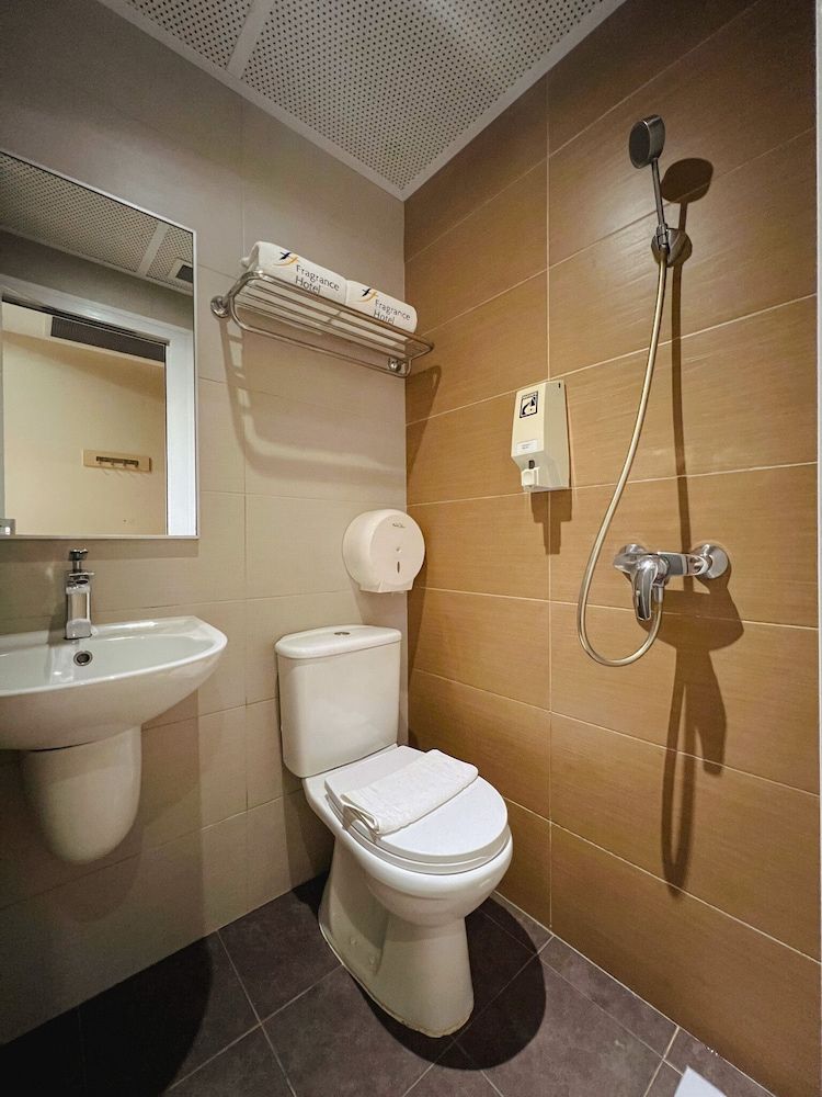 Fragrance Hotel - Ocean View Standard Double or Twin Room, No Windows 15