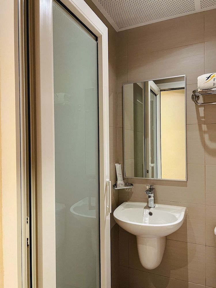 Fragrance Hotel - Ocean View Standard Double or Twin Room, No Windows 14