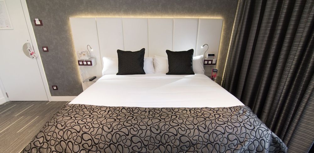 Petit Palace Santa Bárbara Standard Double Room 2