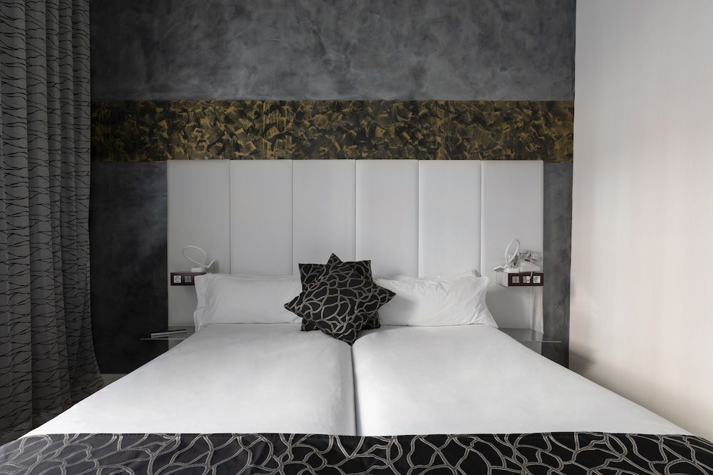 Petit Palace Savoy Alfonso XII Standard Double Room 6