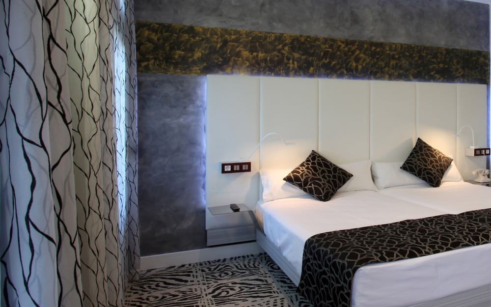 Petit Palace Savoy Alfonso XII Standard Double Room