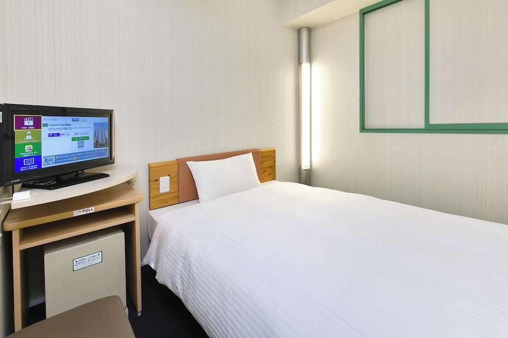 Semi-double Room, Smoking