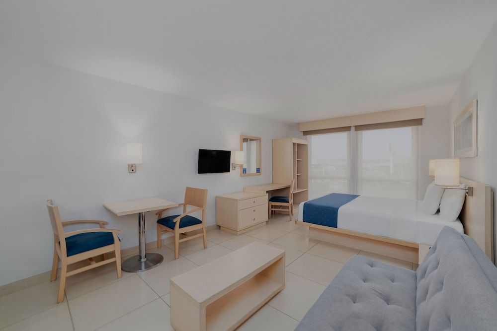 City Express by Marriott Minatitlan Suite, 1 Queen Bed with Sofa bed 6