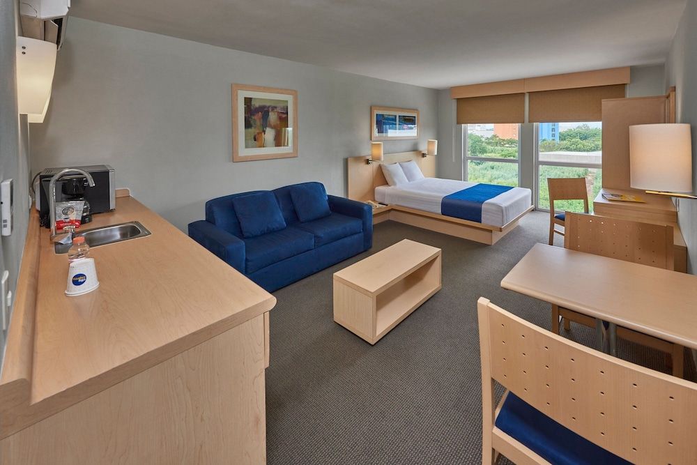 City Express by Marriott Minatitlan Suite, 1 Queen Bed with Sofa bed 4