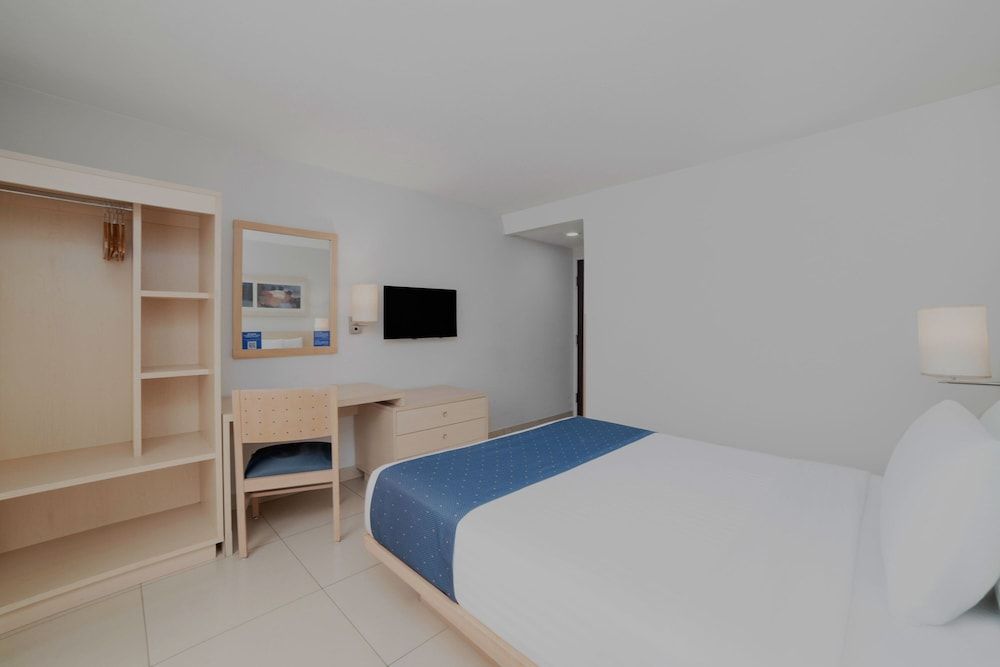 City Express by Marriott Minatitlan Room, 1 Queen Bed 6