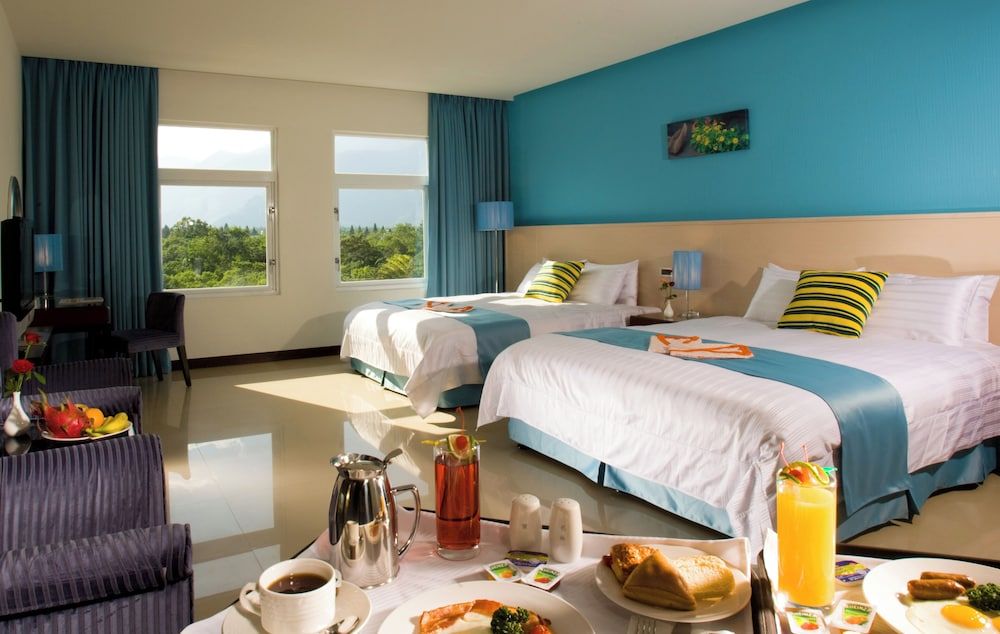 Papago International Resort Family Room, 1 Bedroom, Mountain View 5