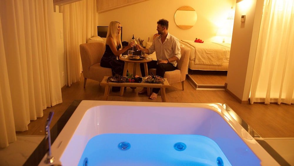 Executive Suite, Jetted Tub (Olympus)