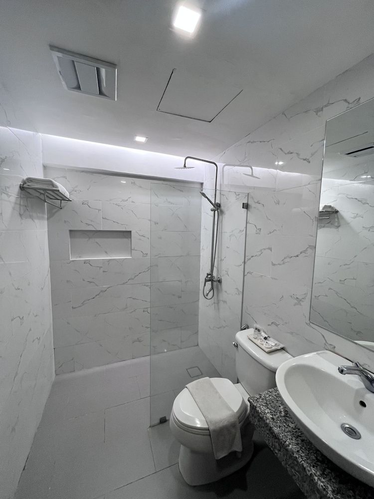 Cebu Grand Hotel Vibo Place Capitol Deluxe Double or Twin Room 10