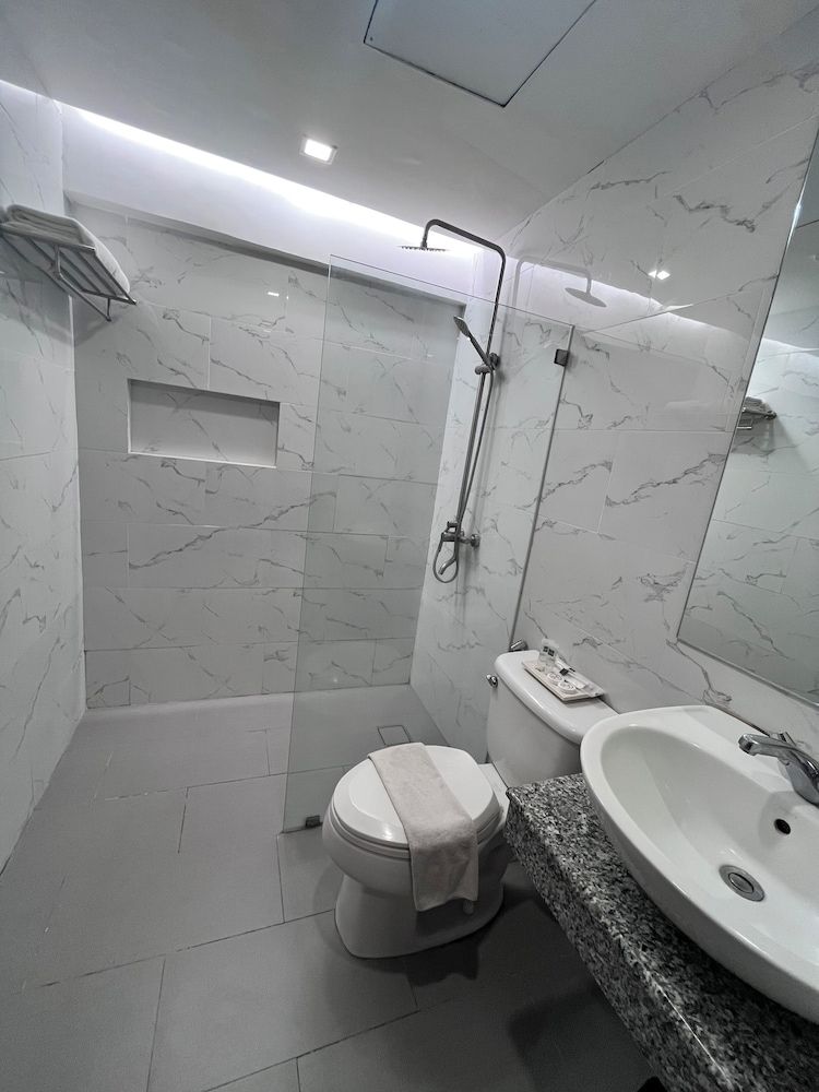 Cebu Grand Hotel Vibo Place Capitol Deluxe Double or Twin Room 11