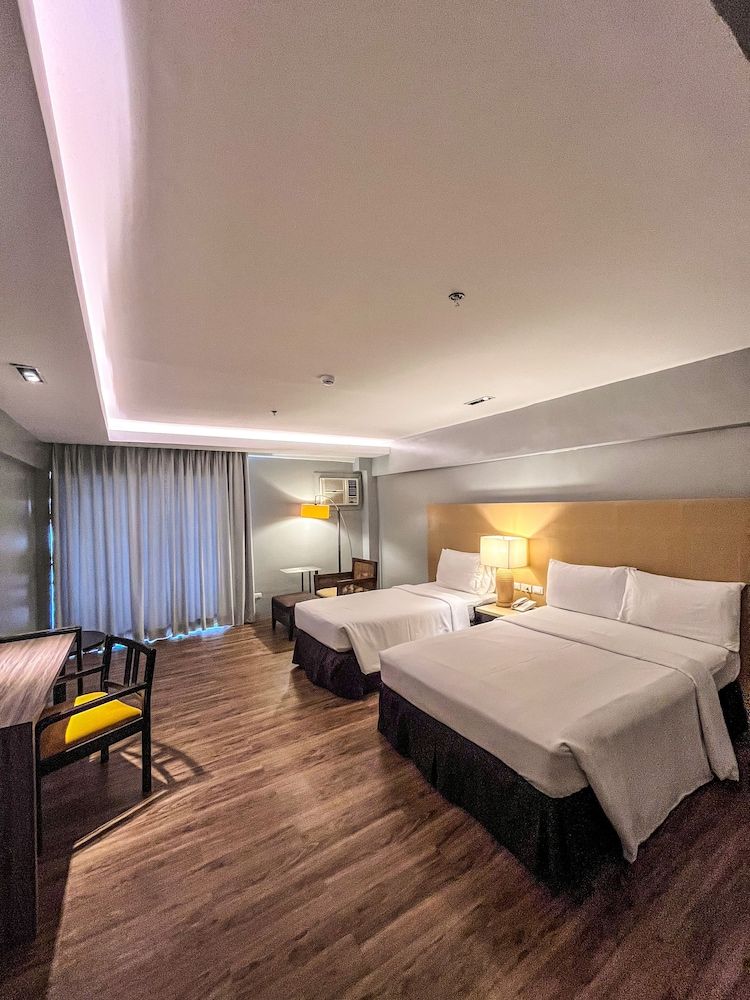 Cebu Grand Hotel Vibo Place Capitol Deluxe Double or Twin Room 6